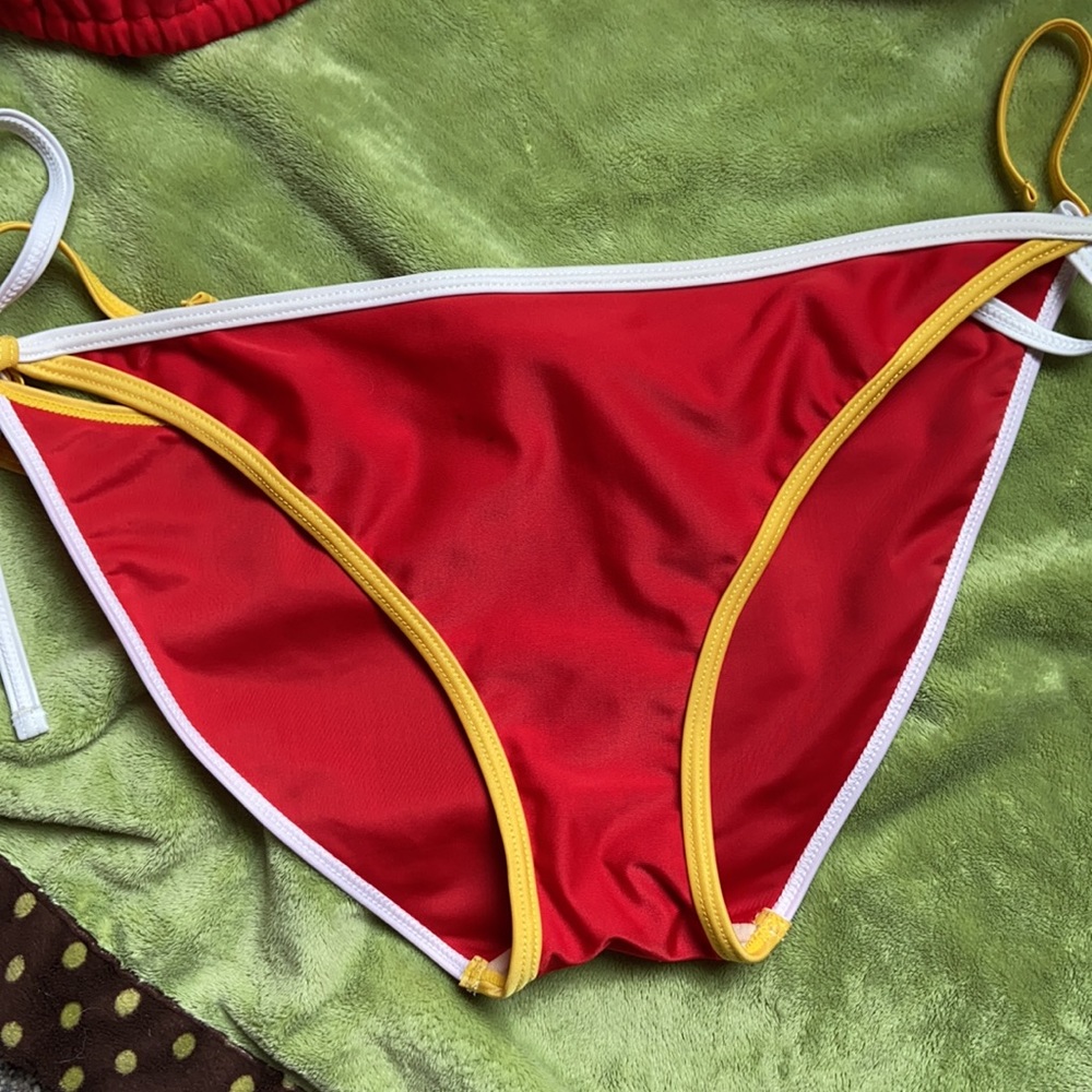 Chiefs Bikini - Picture 2 of 5
